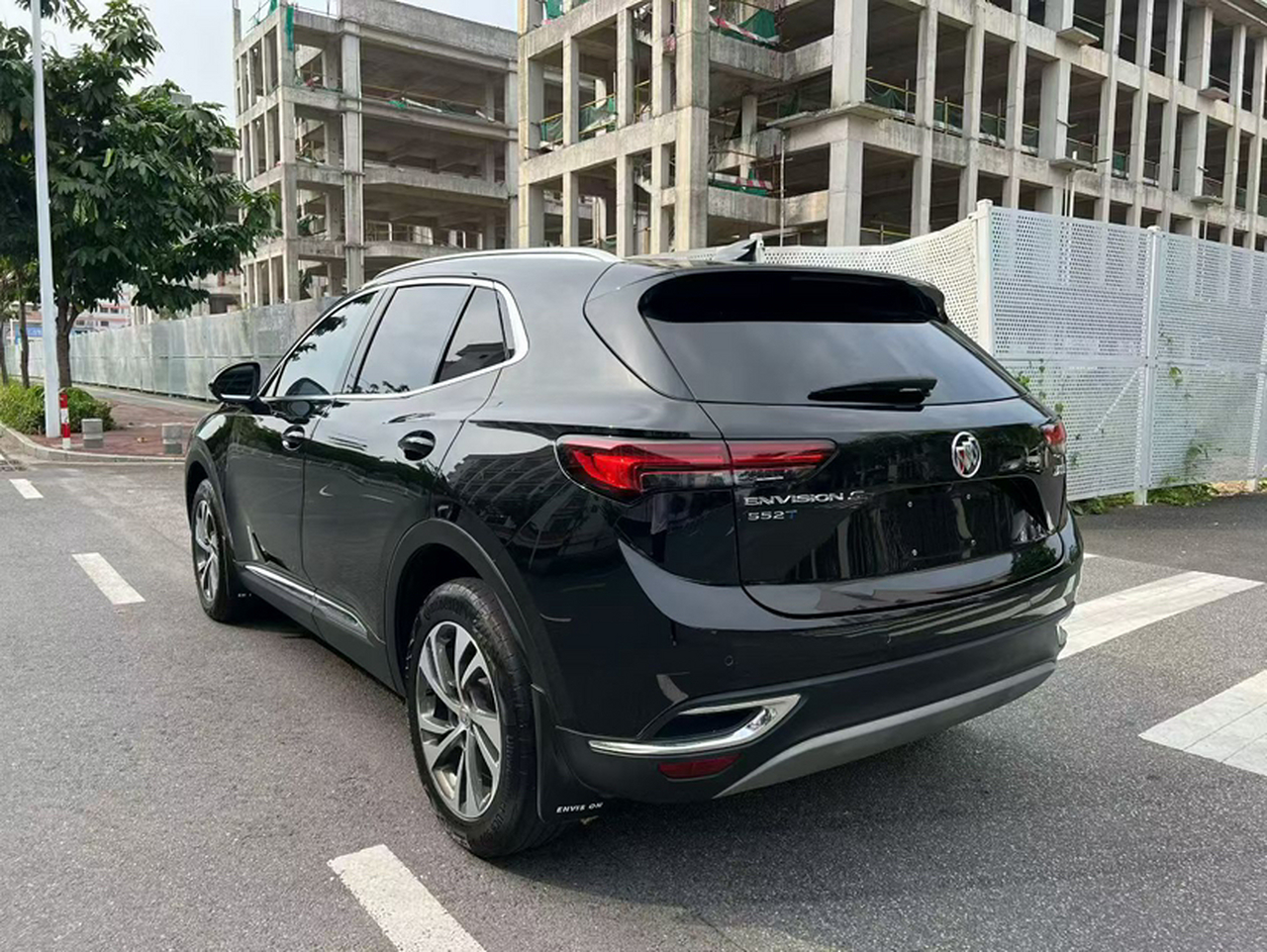 2022 Envision S 552T RWD Luxury photo 3