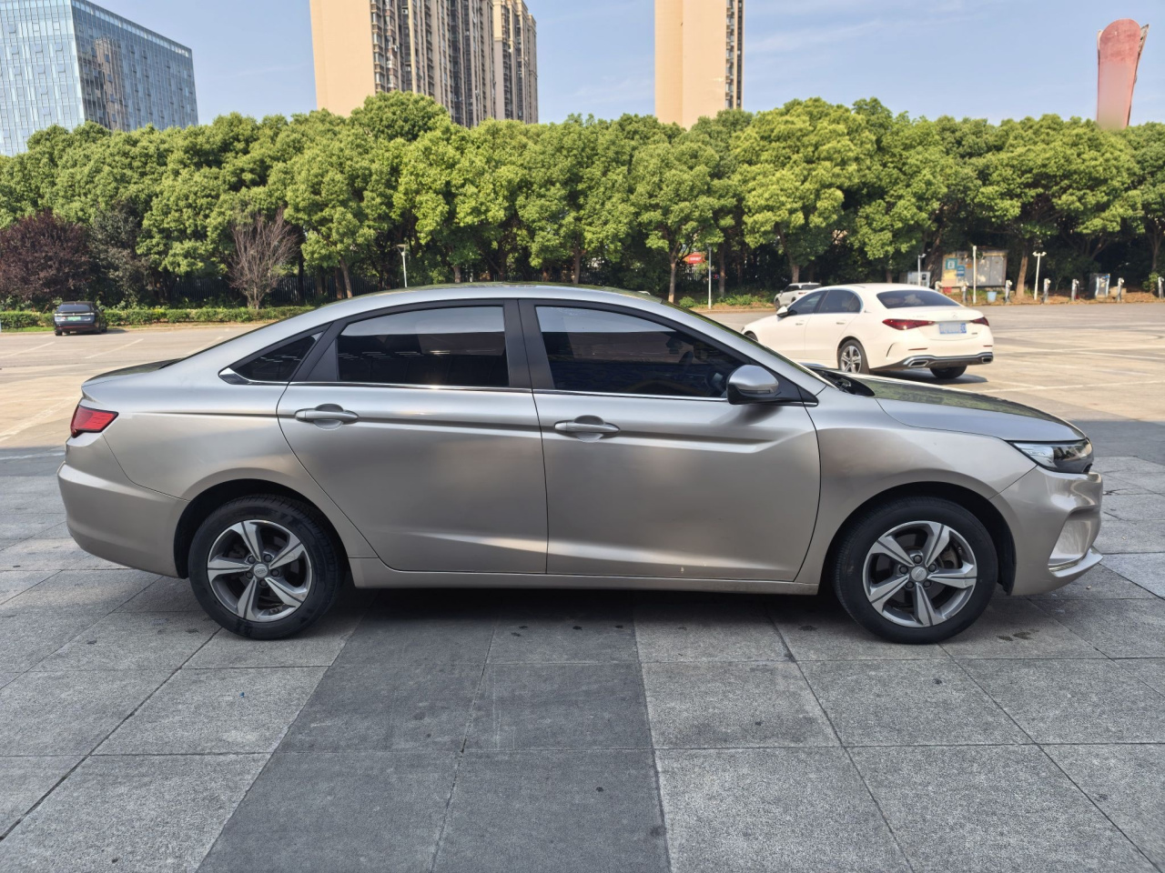 Emgrand GL 2018 1.8L DCT Elite Connected photo 4