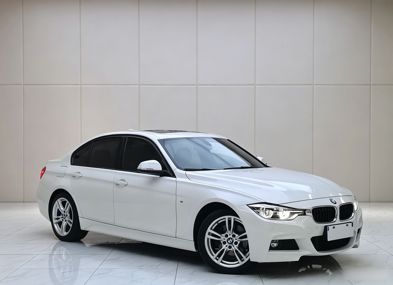 3 Series 2019 320i M Sport Package photo 2