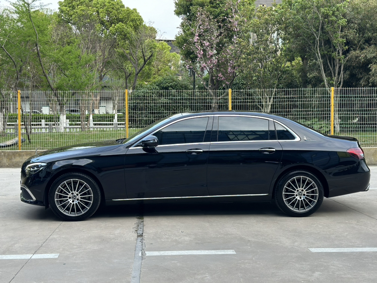 E-Class 2022 E 260 L photo 2