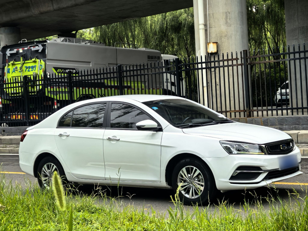 Vision 2018 1.5L MT photo 3