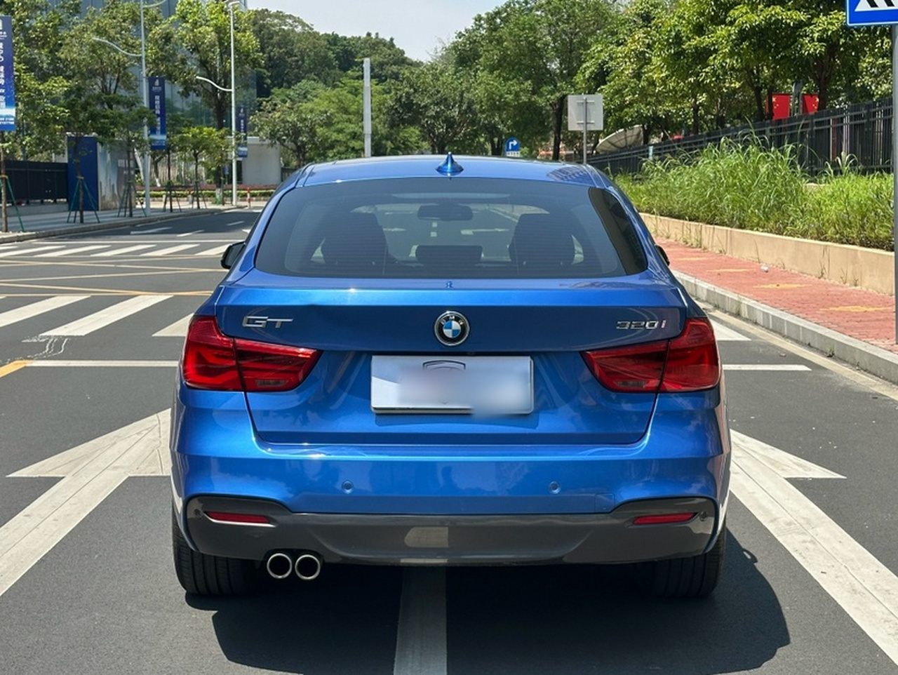 3 SeriesGT 2017 320i M Sport photo 2