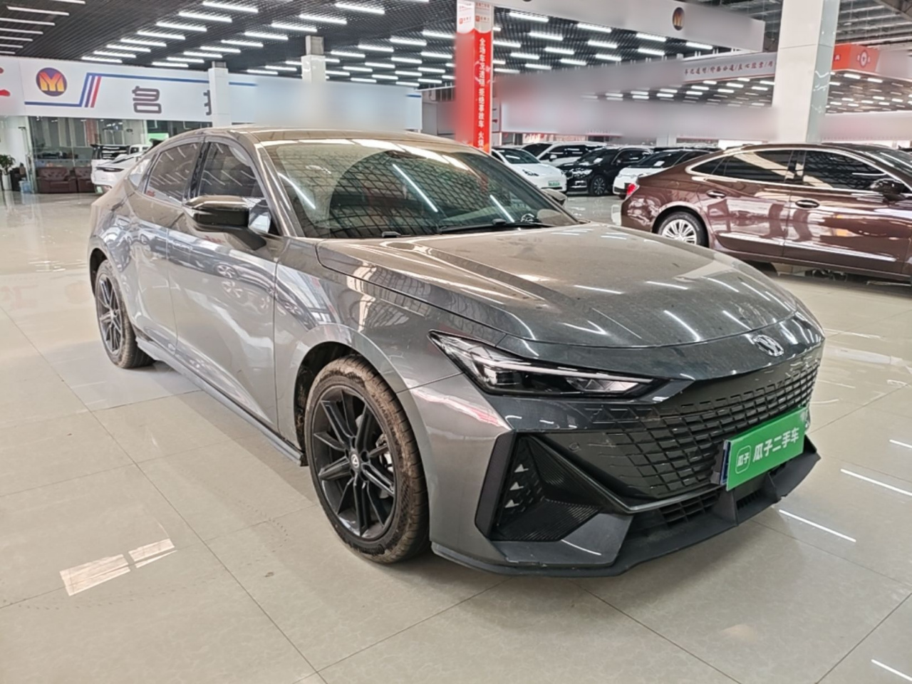 UNI-V 2022 1.5T Premium photo 3