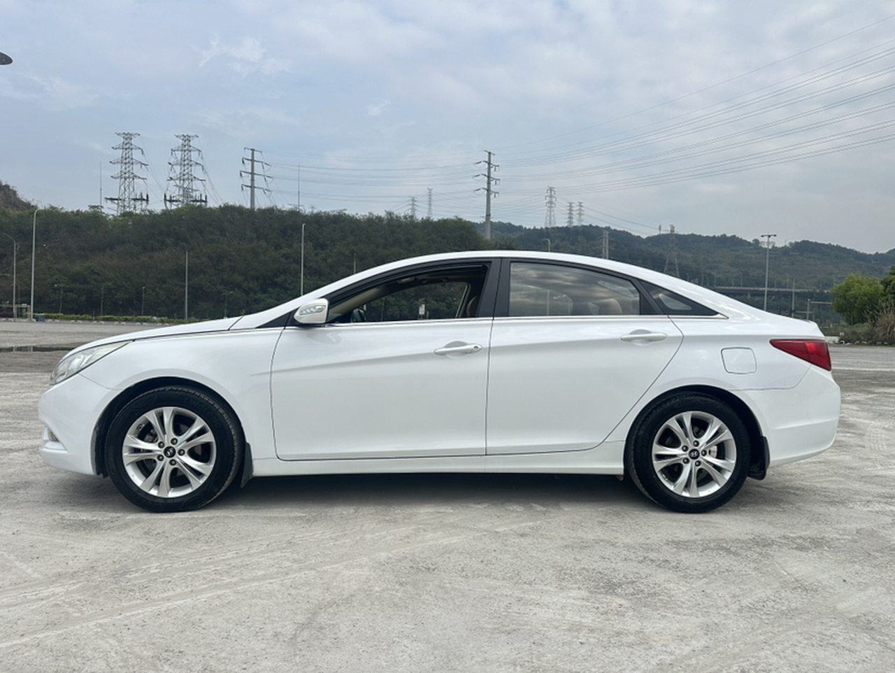 Sonata 2011 2.0L AT Leading photo 3