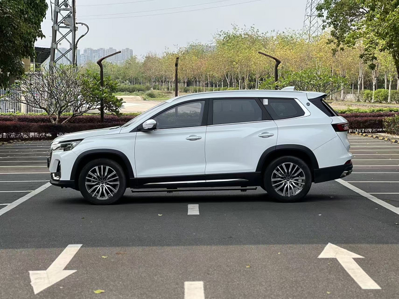X90 PLUS 2023 Facelift 1.6TD DCT 7-Seater photo 3