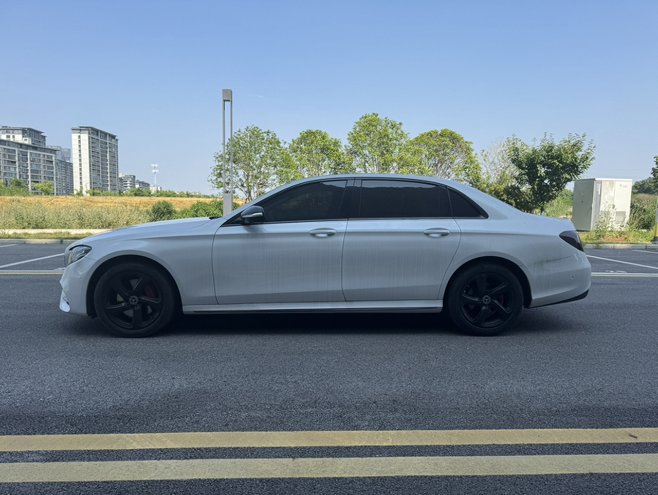 E-Class 2019 E 300 L Sport Luxury photo 4