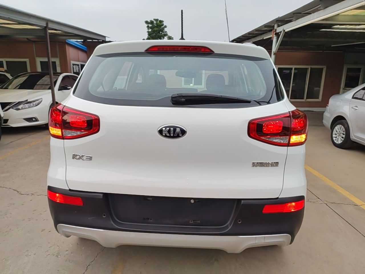 KX3 2015 1.6L AT RWD DLX photo 3
