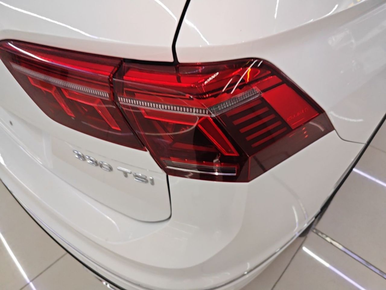 Tiguan L 2023 330TSI AT RWD R-Line photo 2