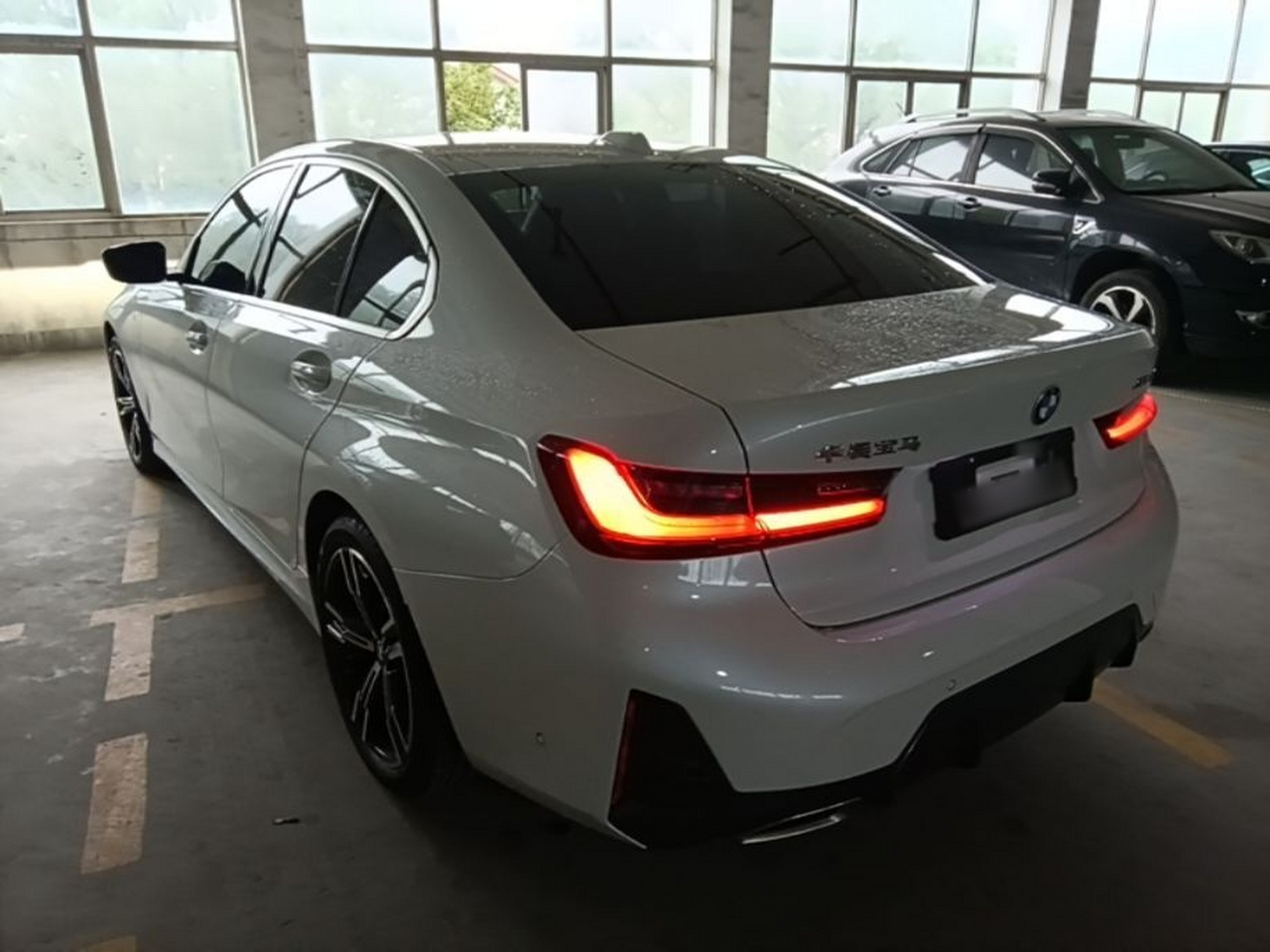 3 Series 2024 325i M Sport Package photo 4