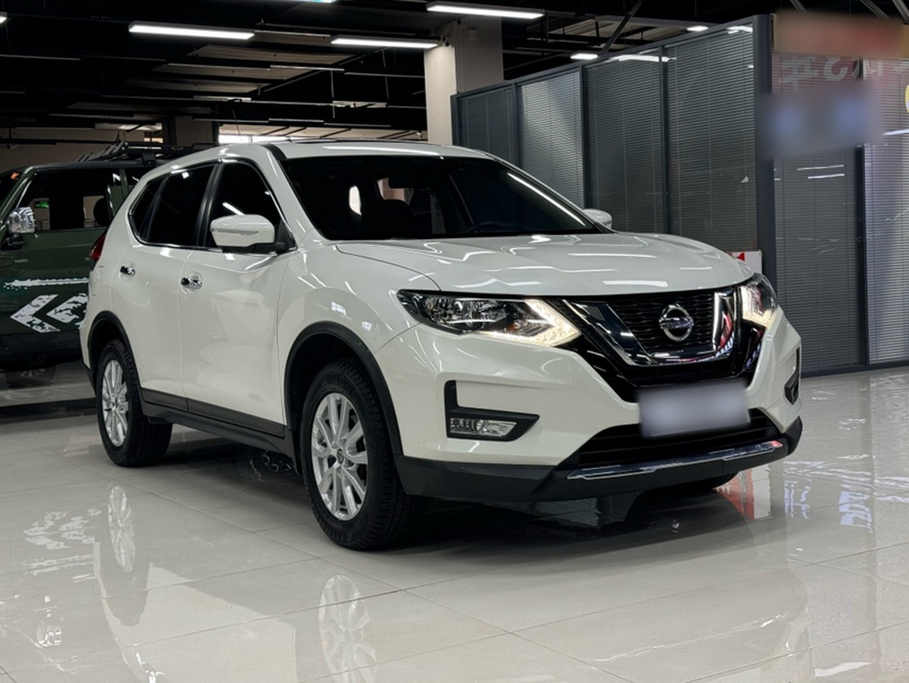 X-Trail 2017 2.0L CVT Comfort 2WD photo 2