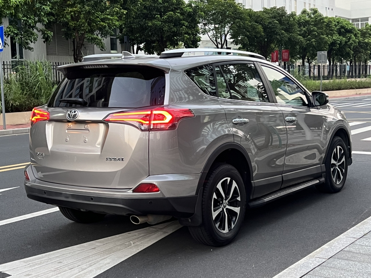 RAV4 2016 2.0L CVT RWD China V photo 2