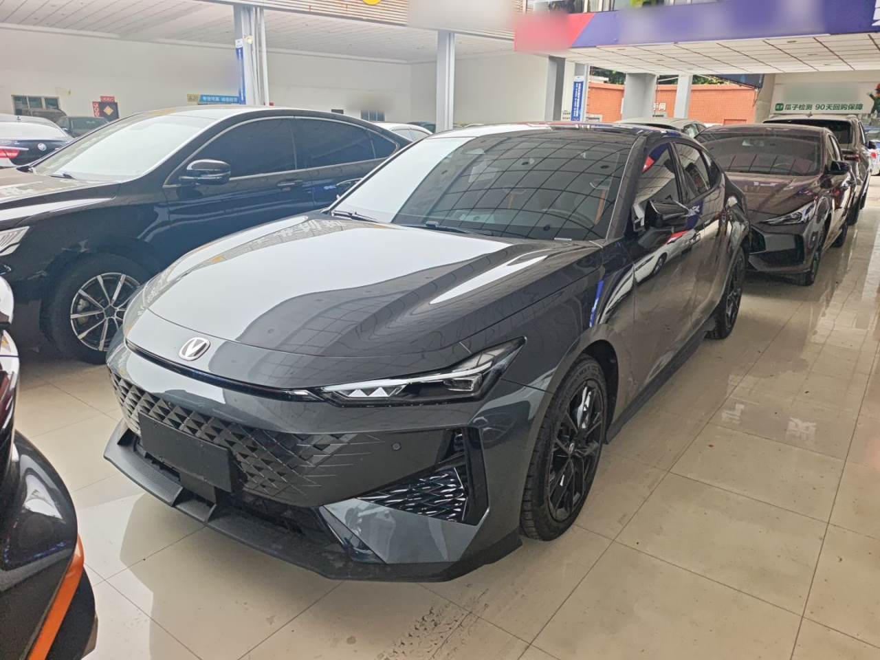 UNI-V 2024 1.5T Premium