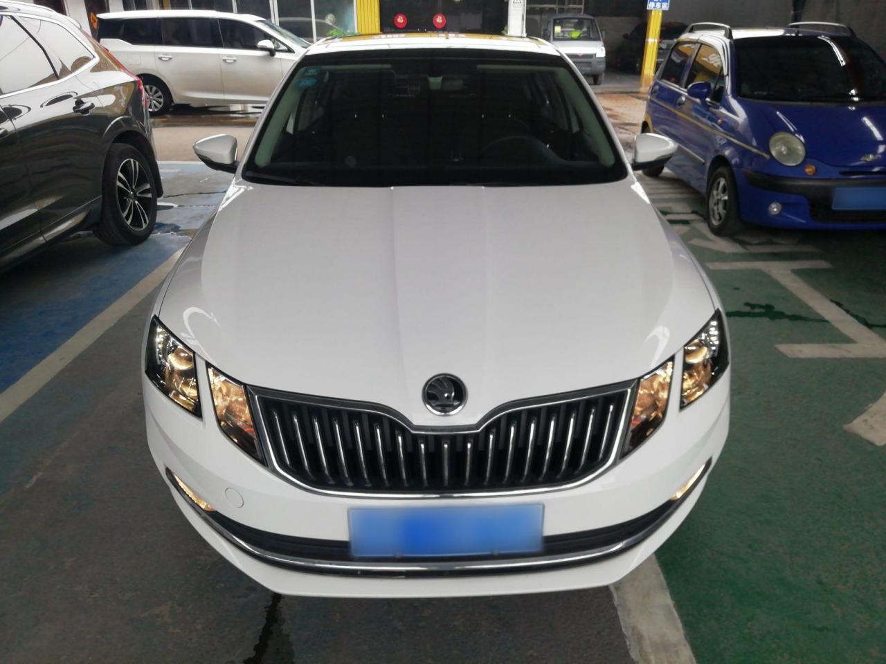 Octavia 2020 1.5L AT Luxury photo 2