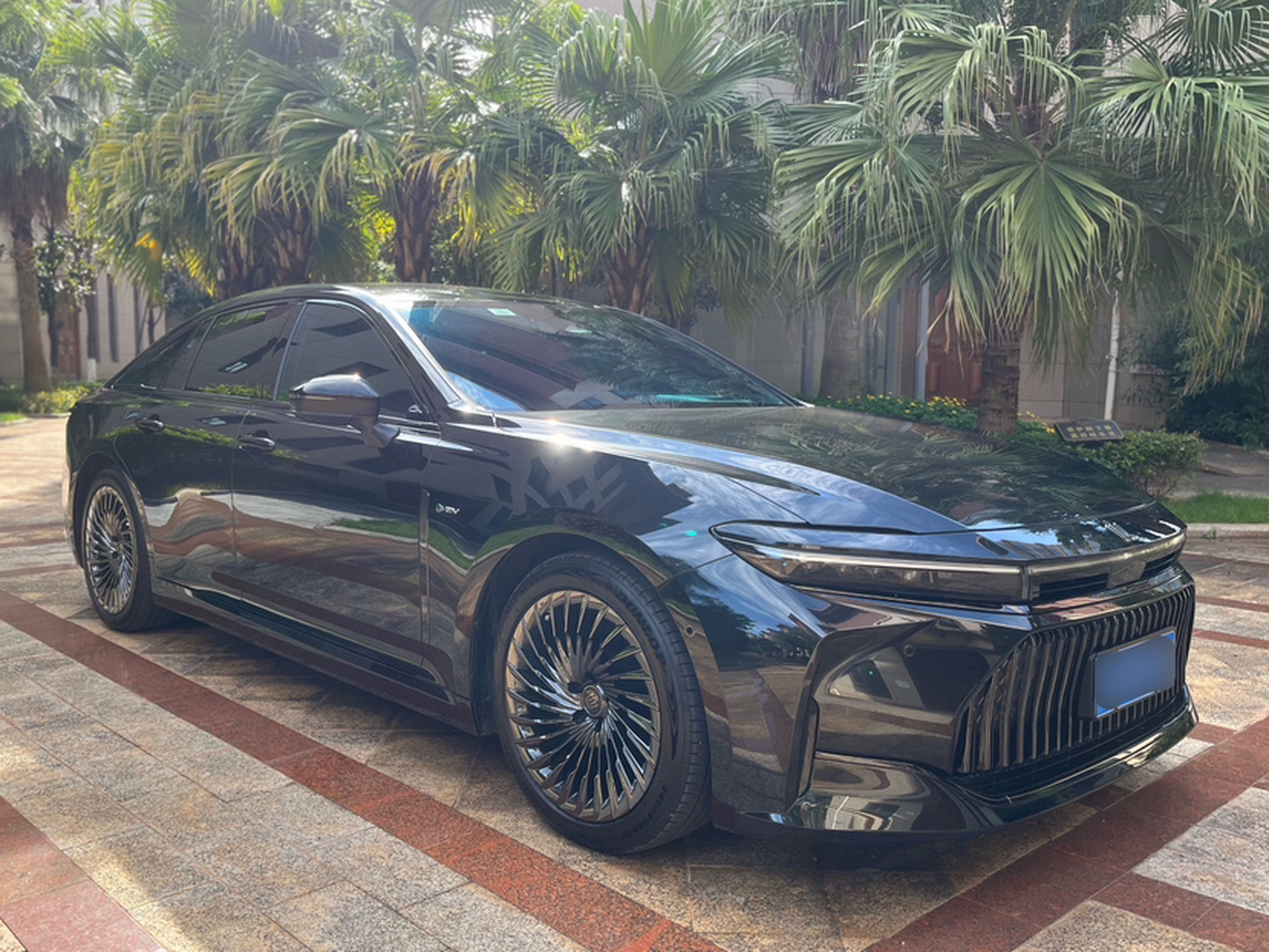 Crown Imported 2024 2.5L Supreme photo 2