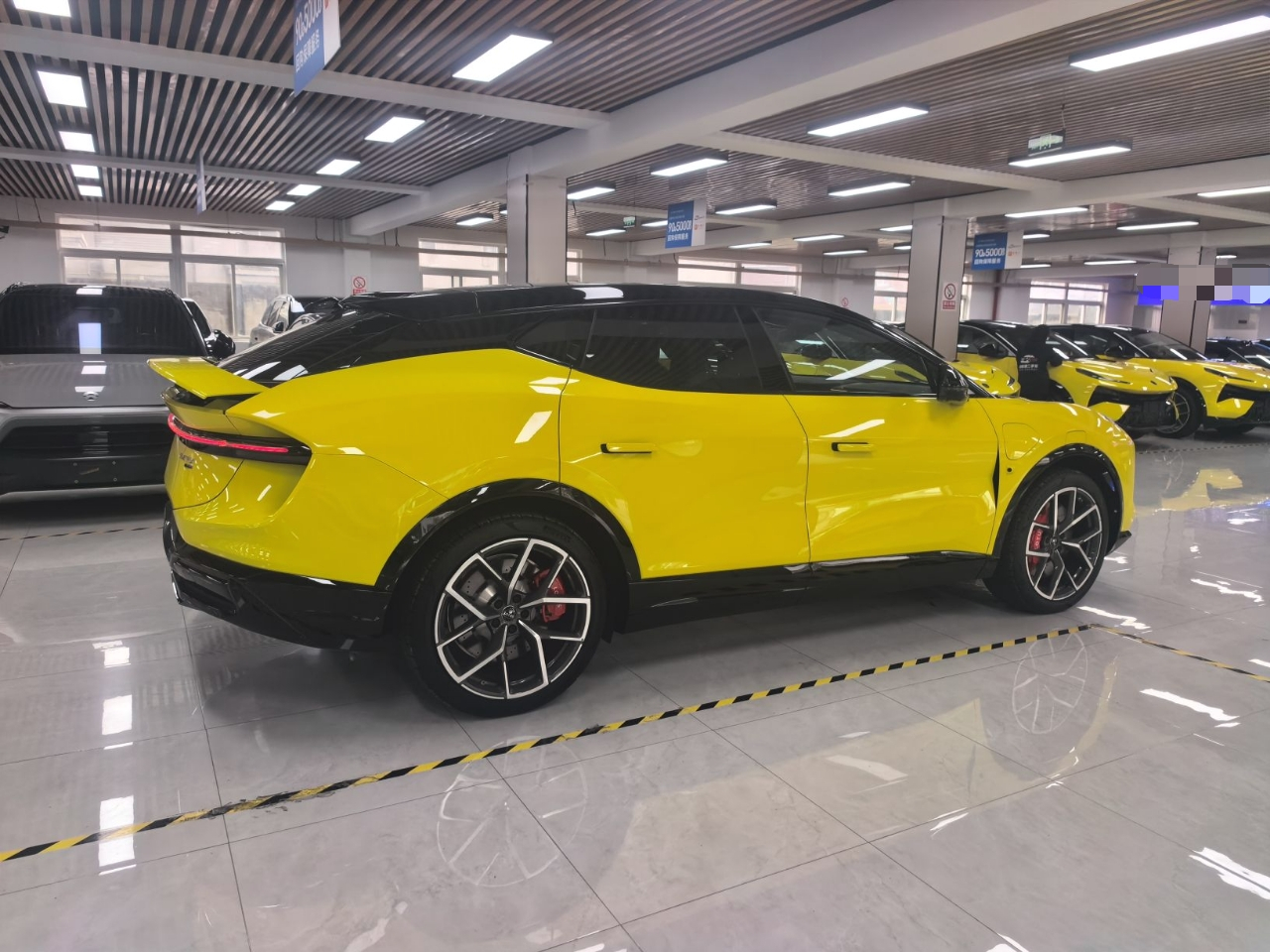 Lotus ELETRE 2026 600 5-Seater photo 5