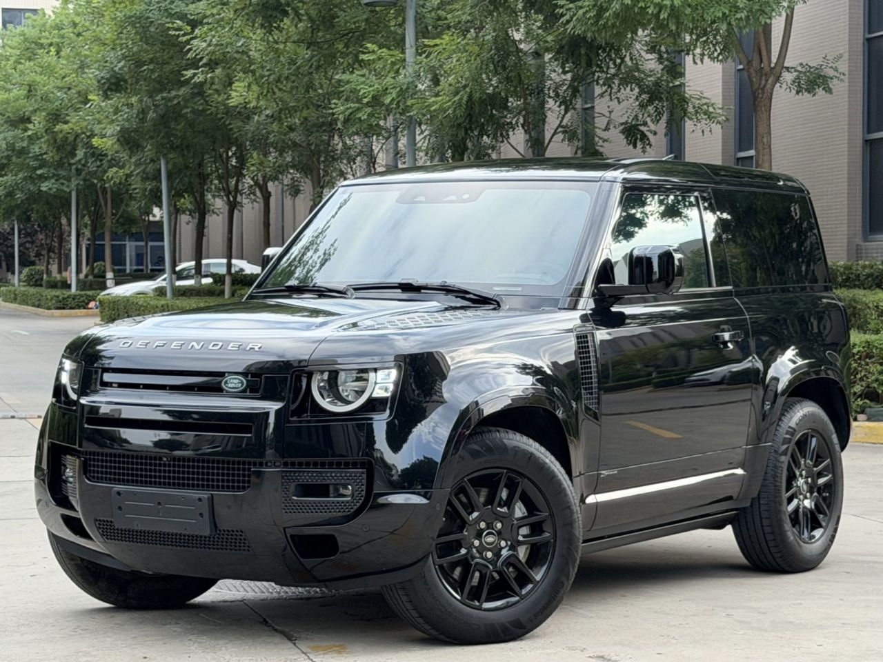 Defender 2021 90 P400 X-DYNAMIC S photo 2