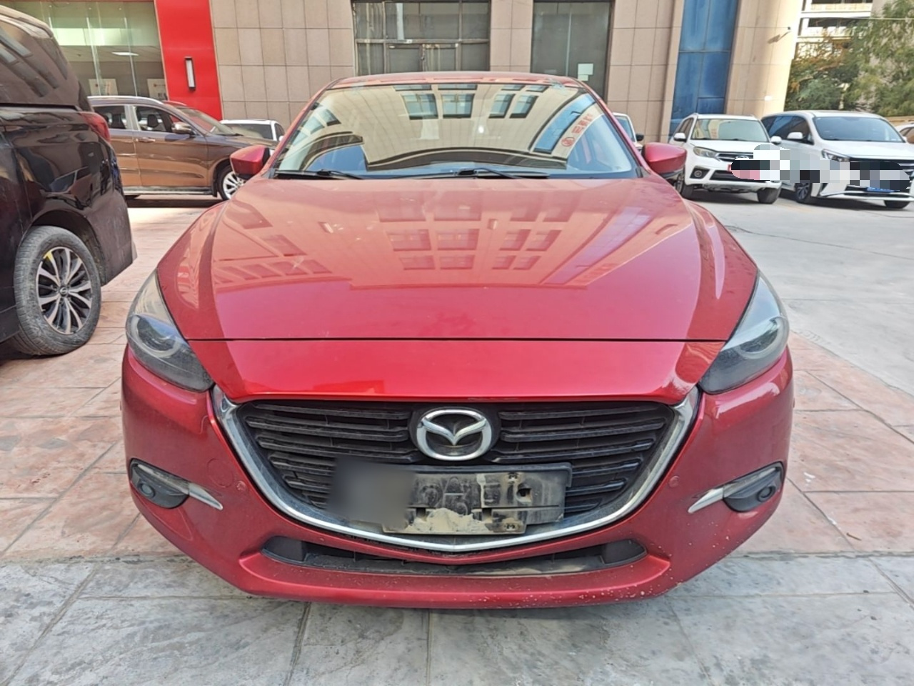 3 Axela 2017 Hatchback 2.0L AT Luxury China V photo 2