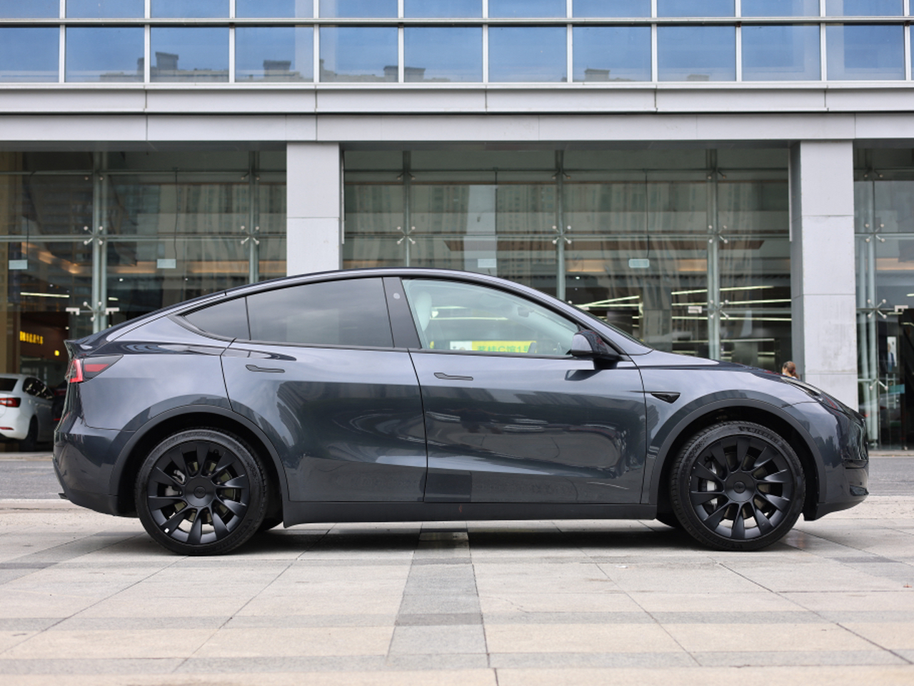 Model Y 2024 RWD photo 3
