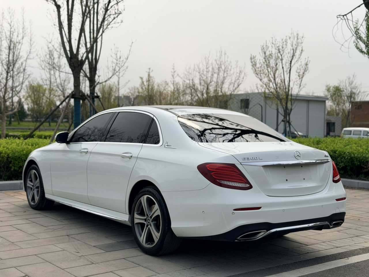 E-Class 2018 Facelift E 200 L Sport photo 4