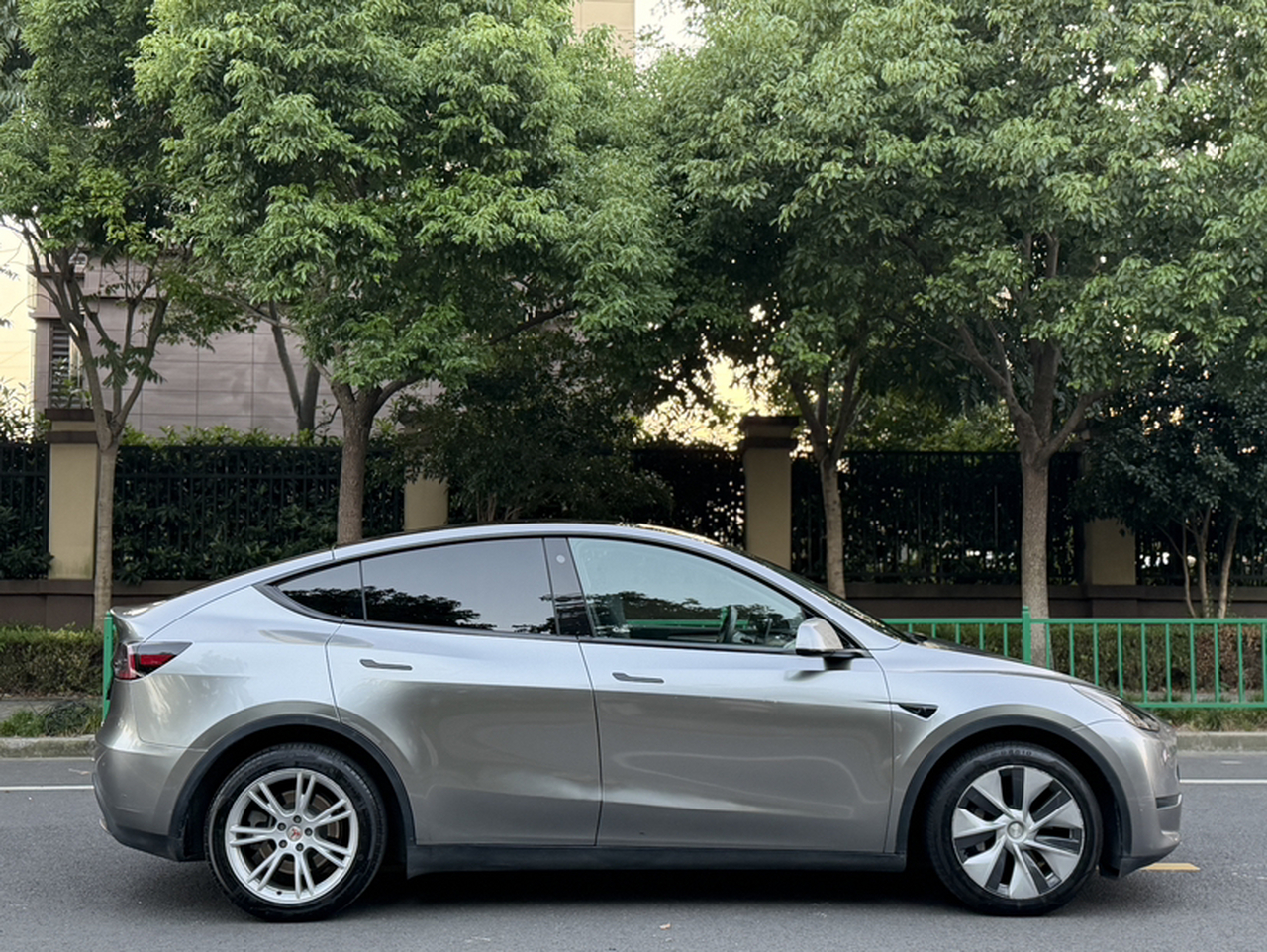 Model Y 2021 Long Range AWD photo 2