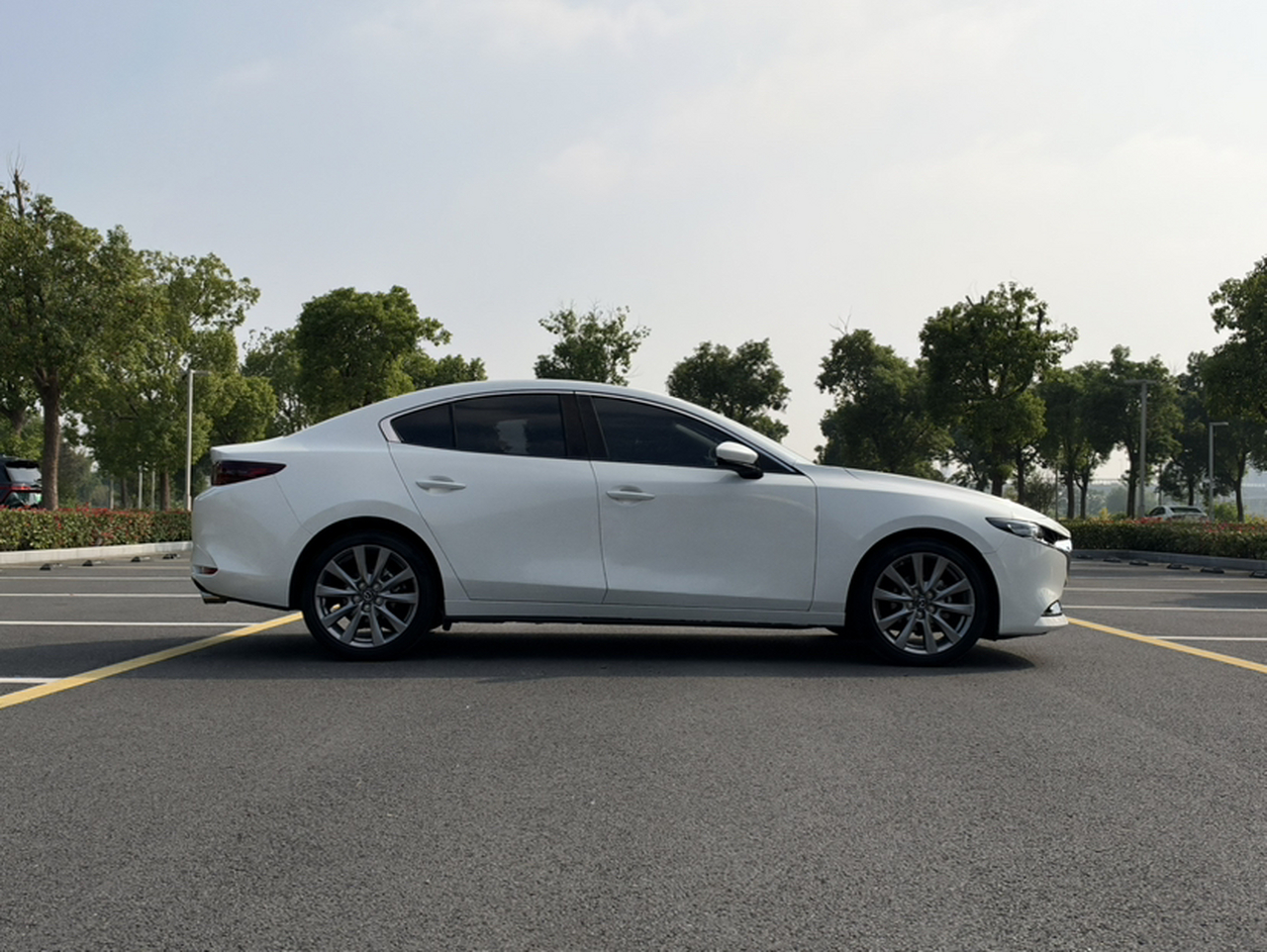 3 Axela 2021 2.0L AT photo 3