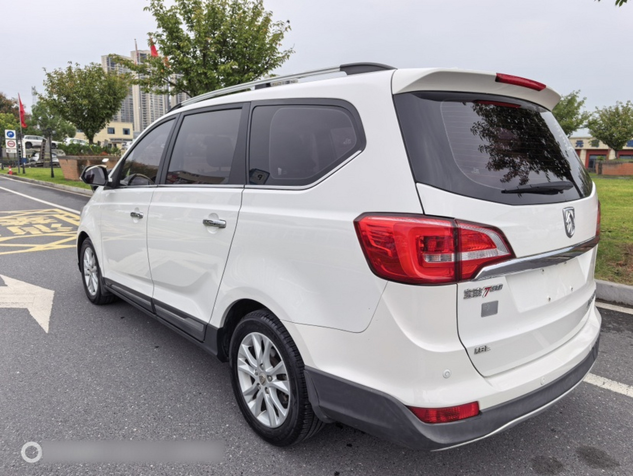 730 2016 1.8L iAMT Luxury 7-Seater photo 5