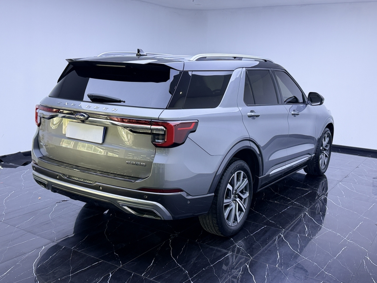 Explorer 2023 EcoBoost 285 AWD Titanium 7-Seater photo 4