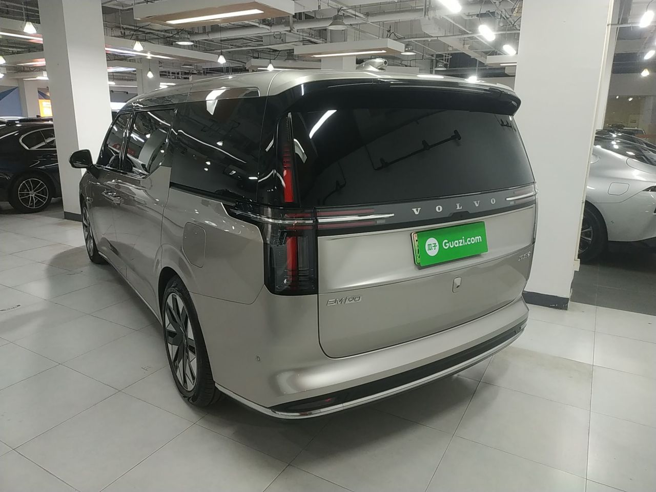 EM90 2025 Ultra 6-Seater photo 4