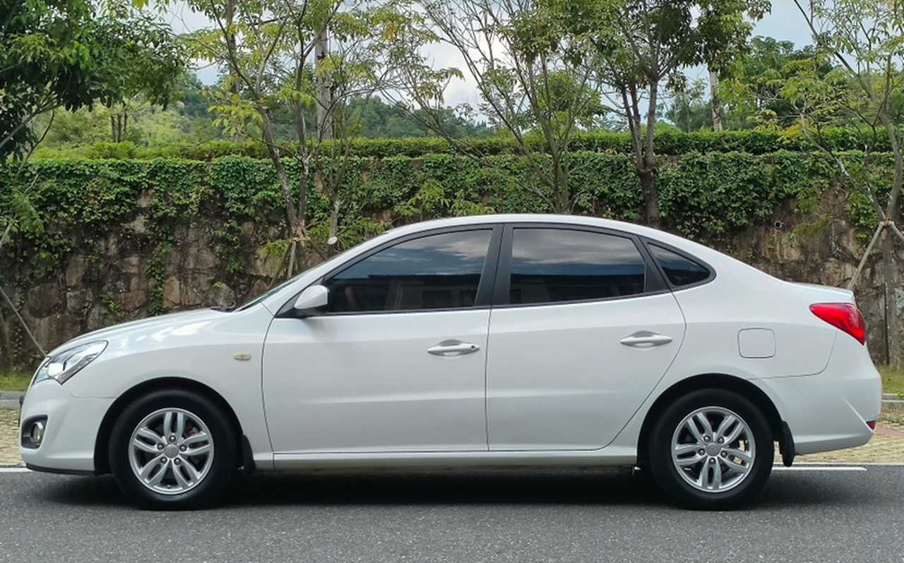Dynamic 2015 1.6L AT Comfort photo 2