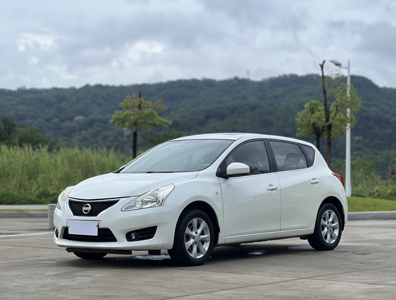 Tiida 2014 1.6L CVT Smart