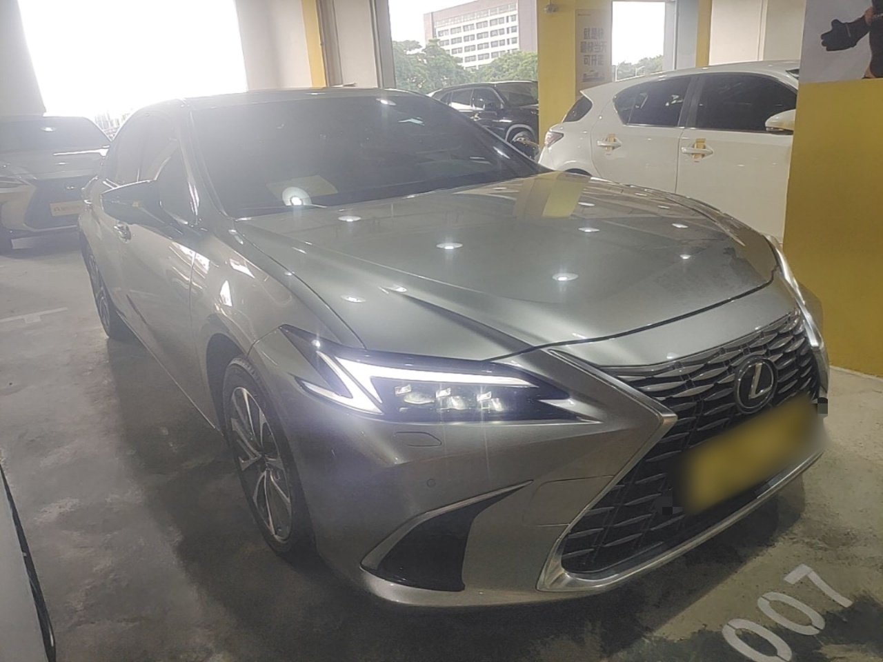 ES 2025 300h Exclusive photo 3