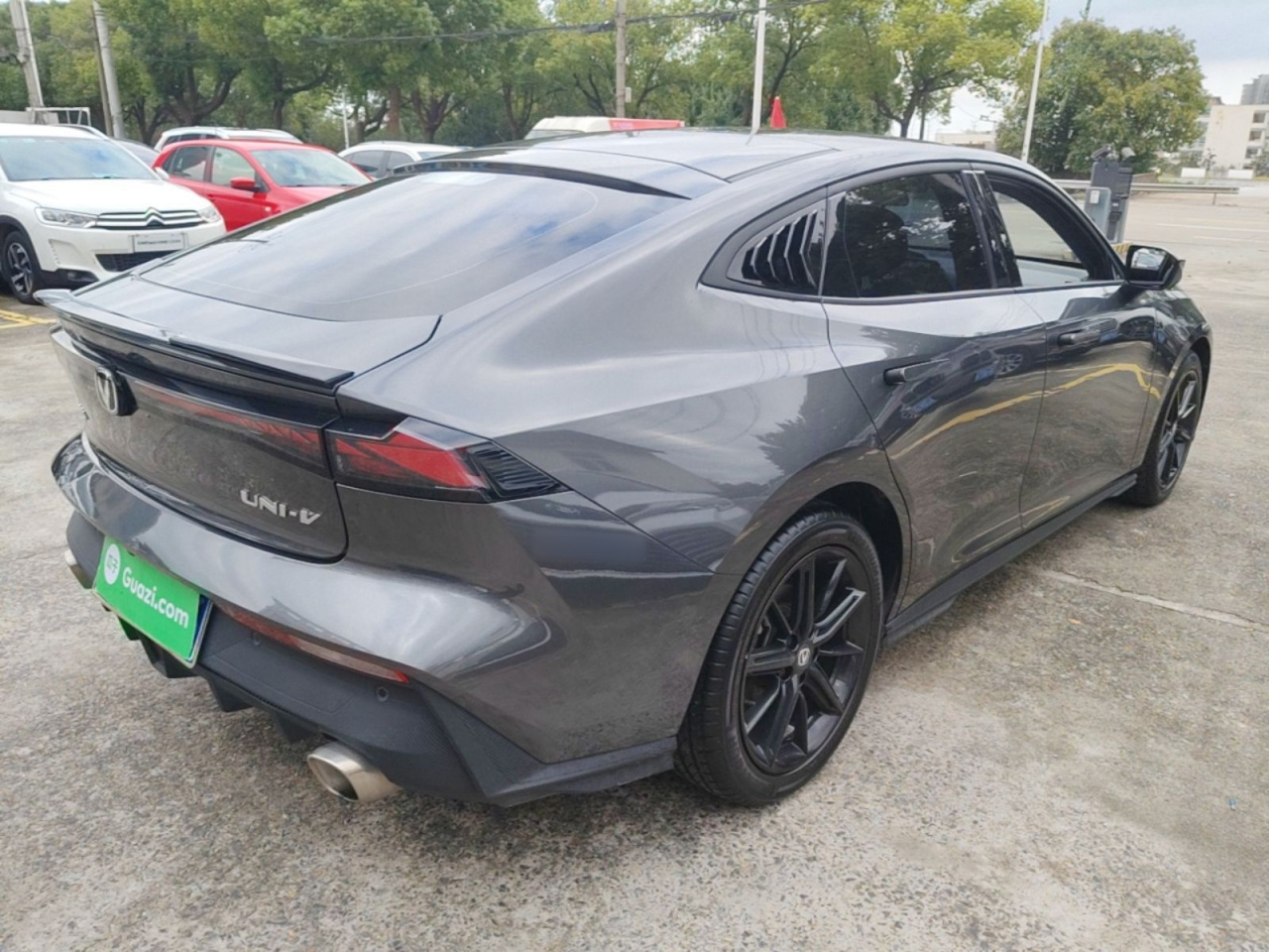 UNI-V 2022 1.5T Premium photo 4