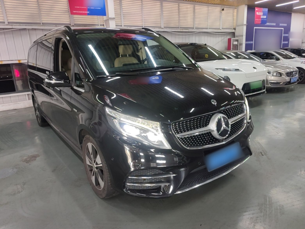 V-Class 2020 V 260 L Long Wheelbase Luxury photo 3