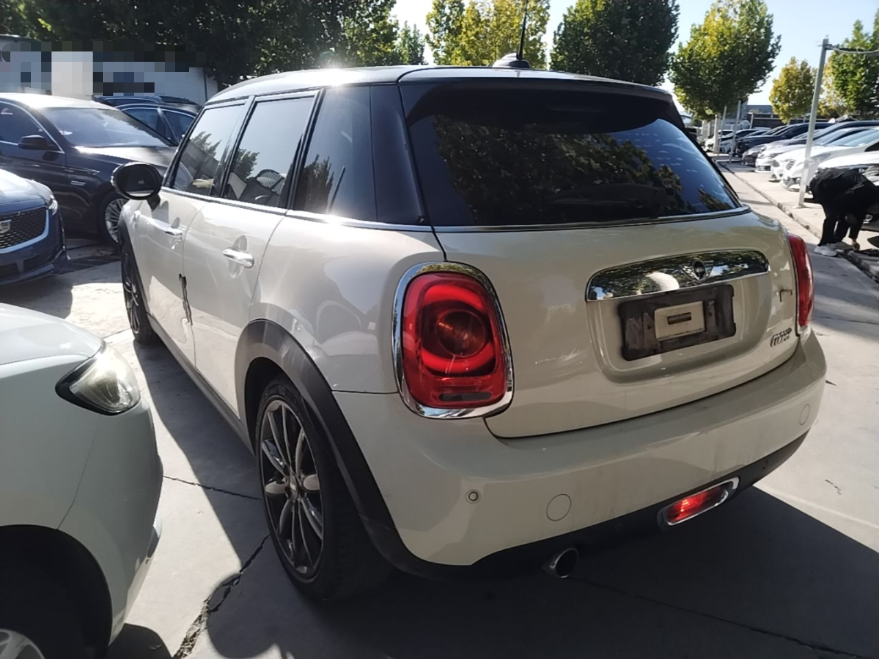 2016 1.5T COOPER 5-Door photo 4