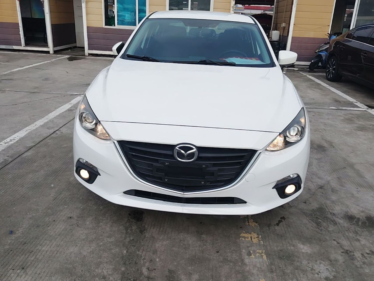 3 Axela 2016 Sedan 1.5L MT Comfort photo 2