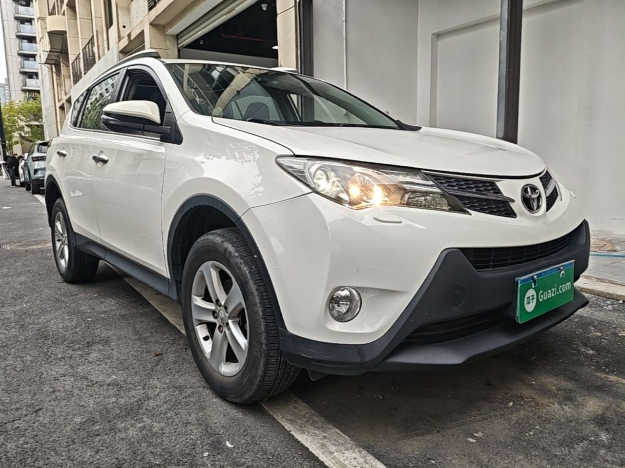 RAV4 2013 2.5L AT AWD Elite photo 3