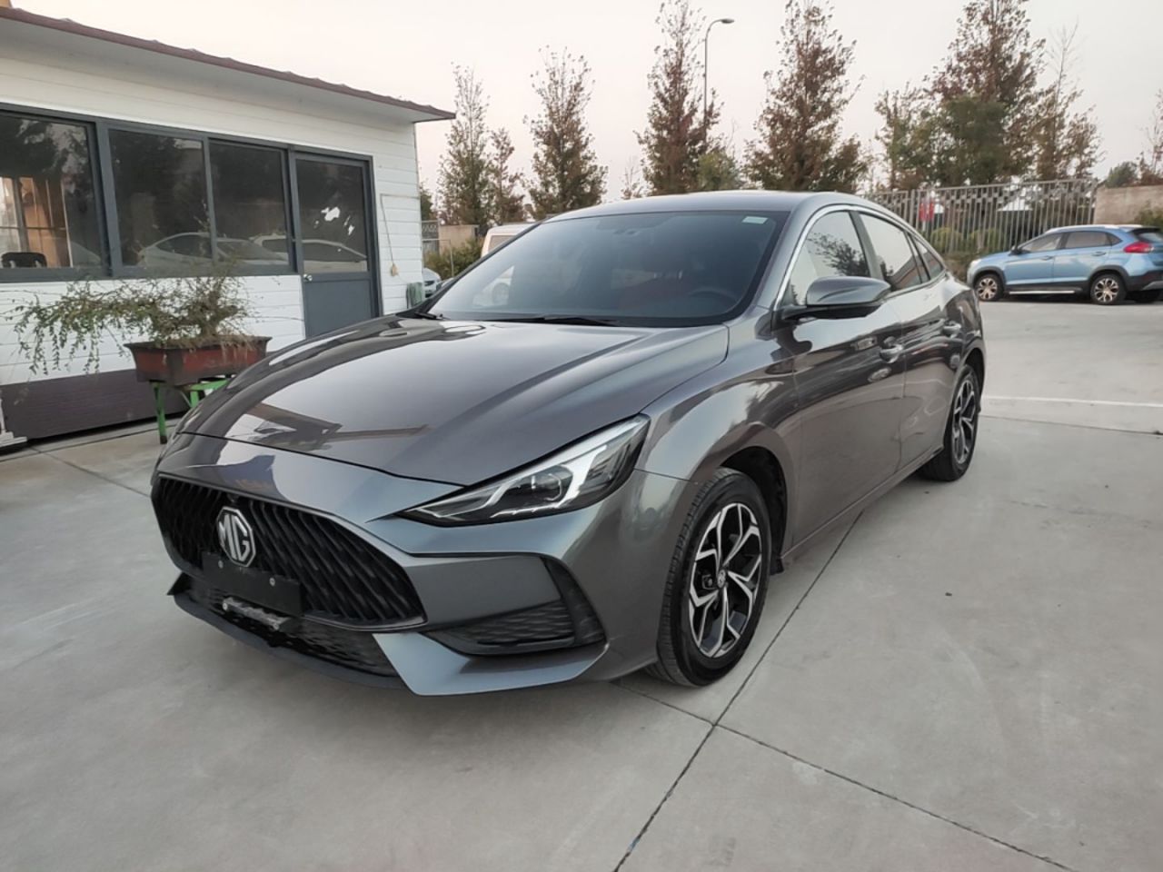 MG5 2022 180DVVT CVT Luxury