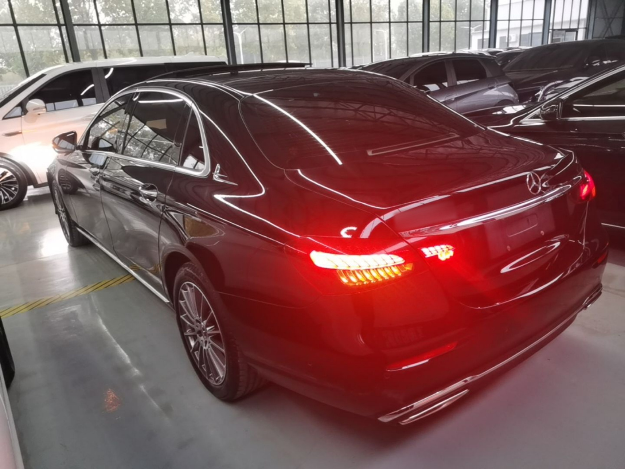 E-Class 2023 E 260 L photo 4