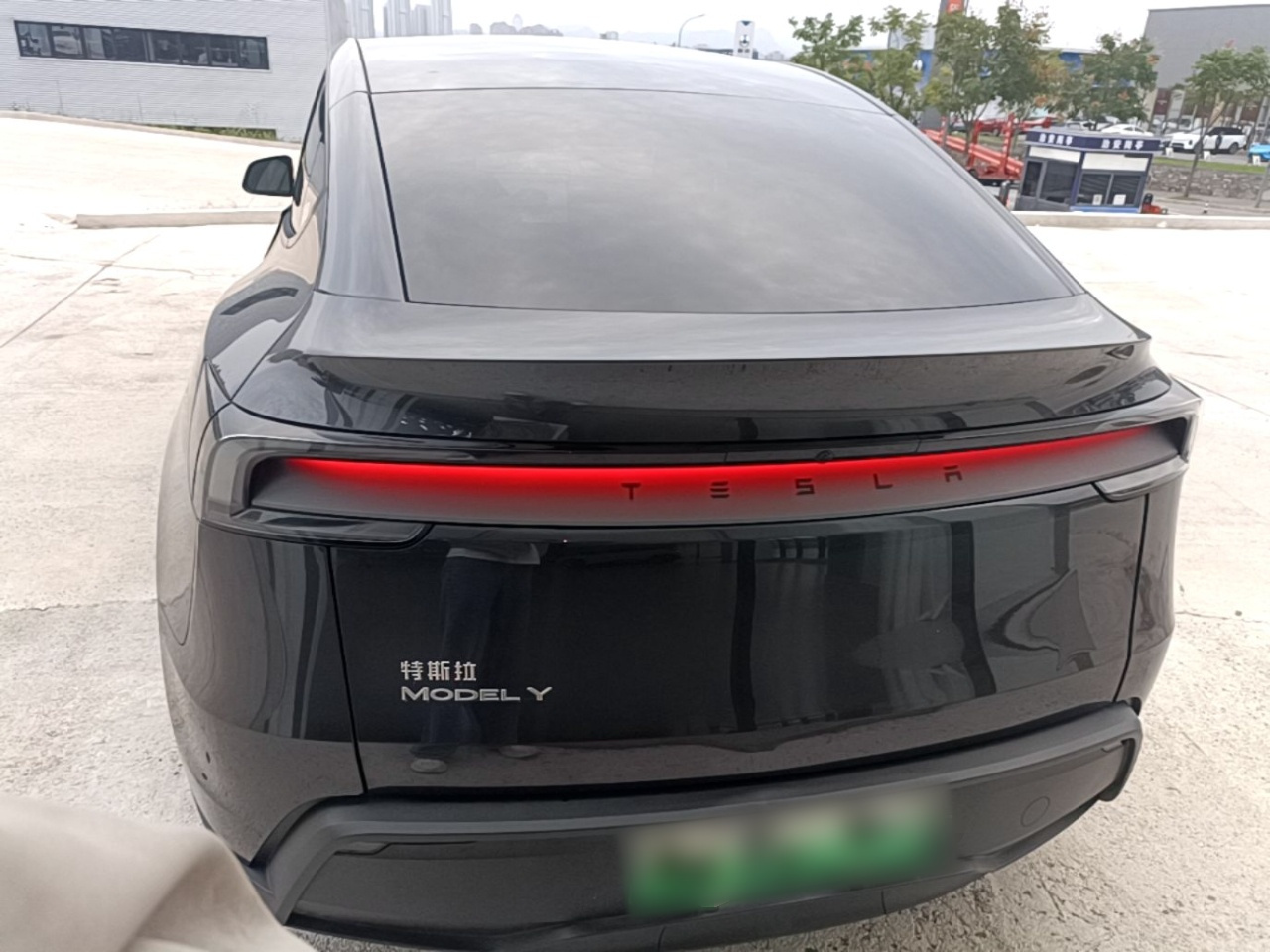 Model Y 2025 RWD photo 3