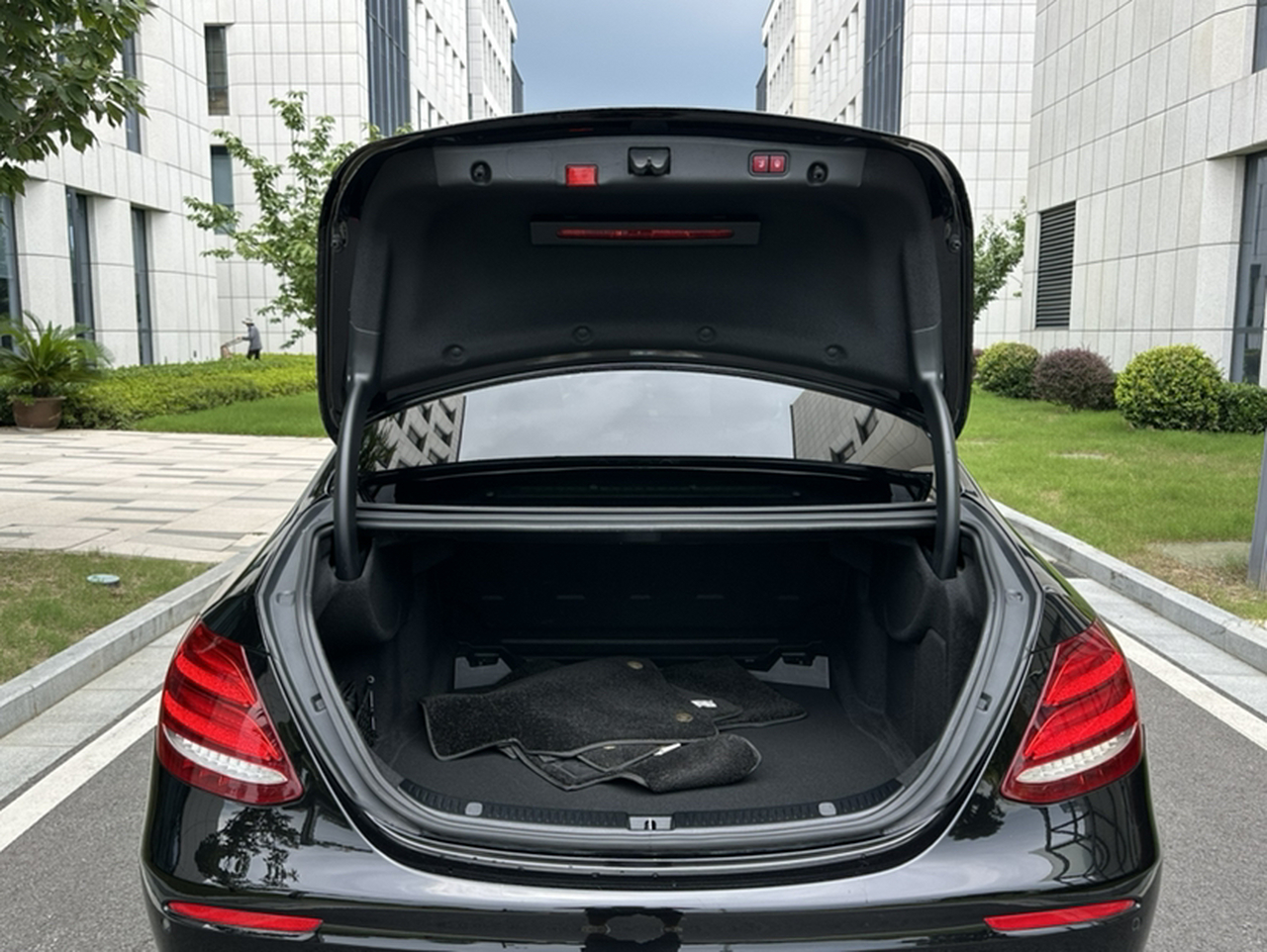 E-Class 2020 Facelift E 300 L Sport photo 3