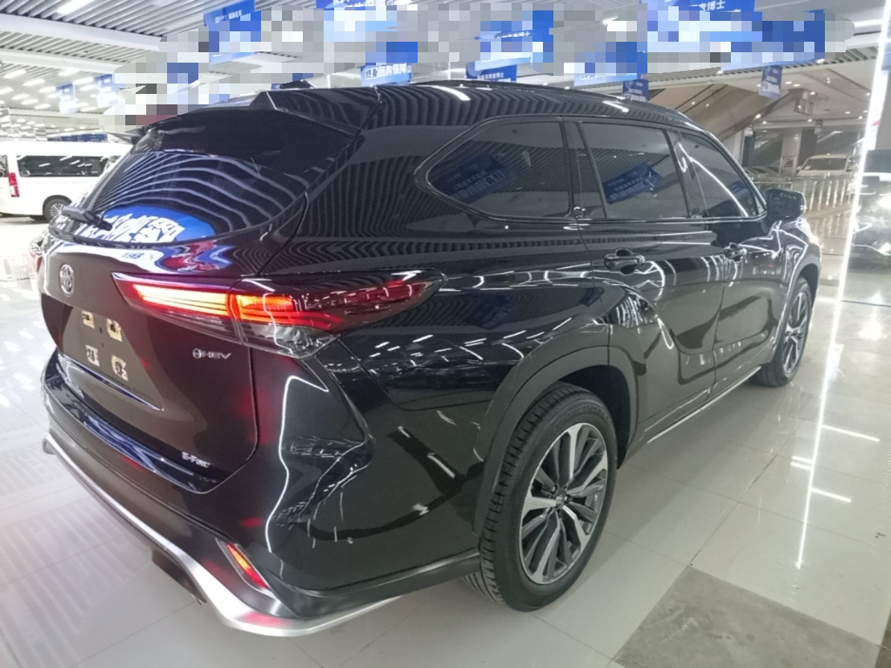 Crown 2024 2.5L HEV AWD Luxury photo 4