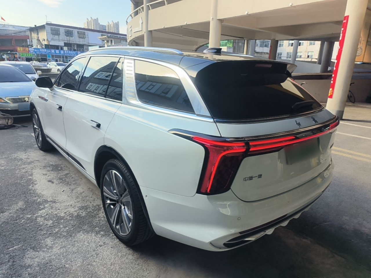 E-HS9 2022 690km 6-Seater photo 4