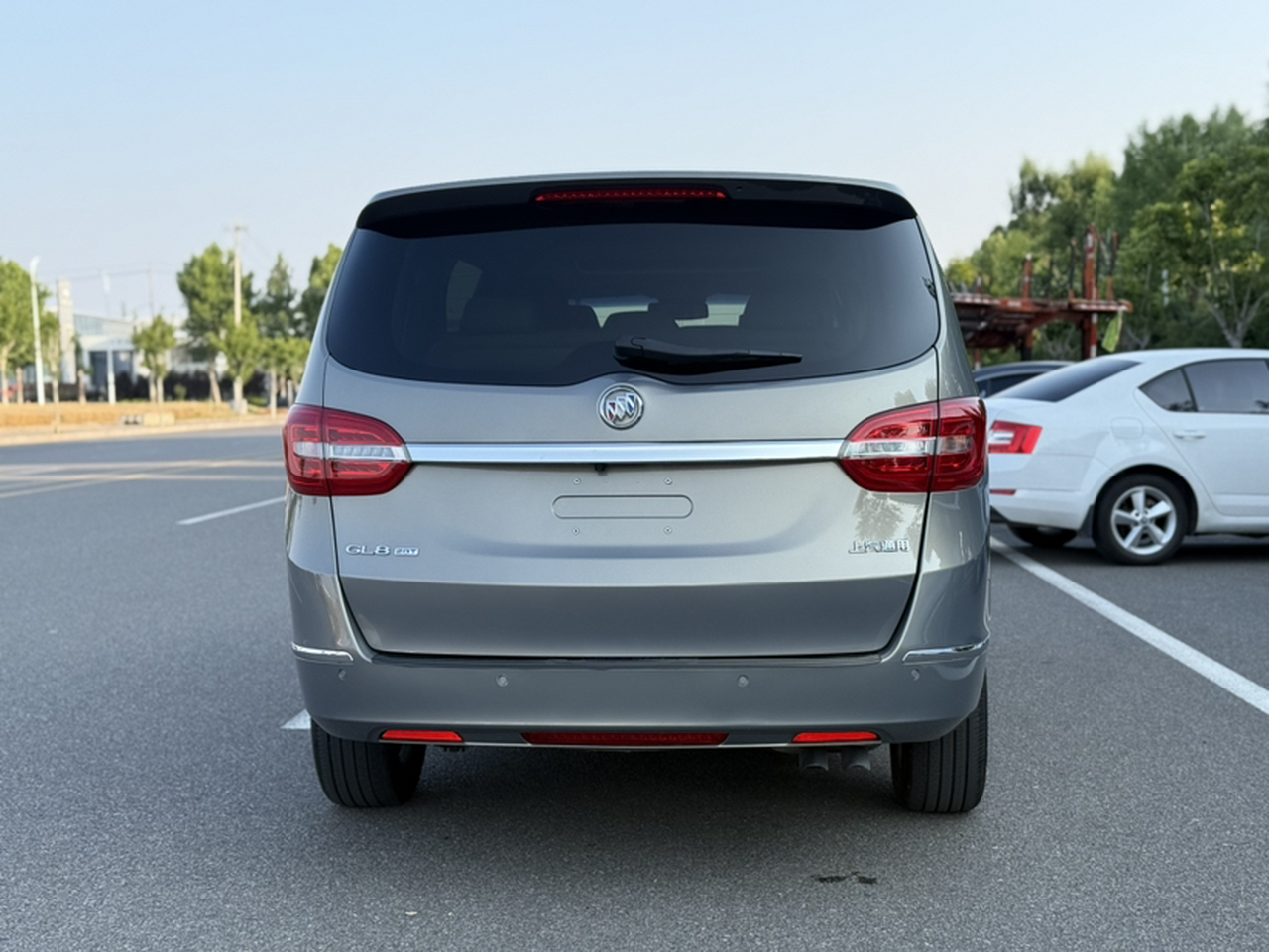 GL8 2018 28T Luxury China VI photo 2