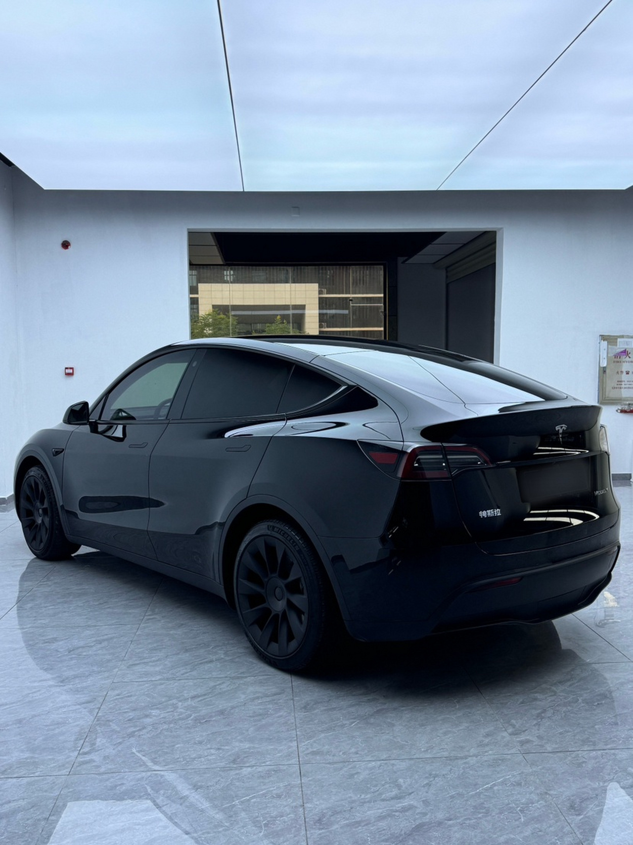 Model Y 2022 RWD photo 2