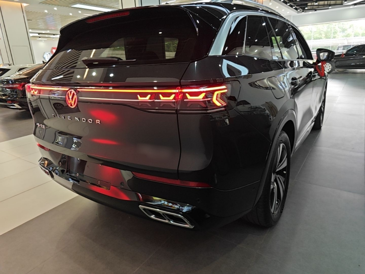 2023 380TSI AWD R-Line photo 5