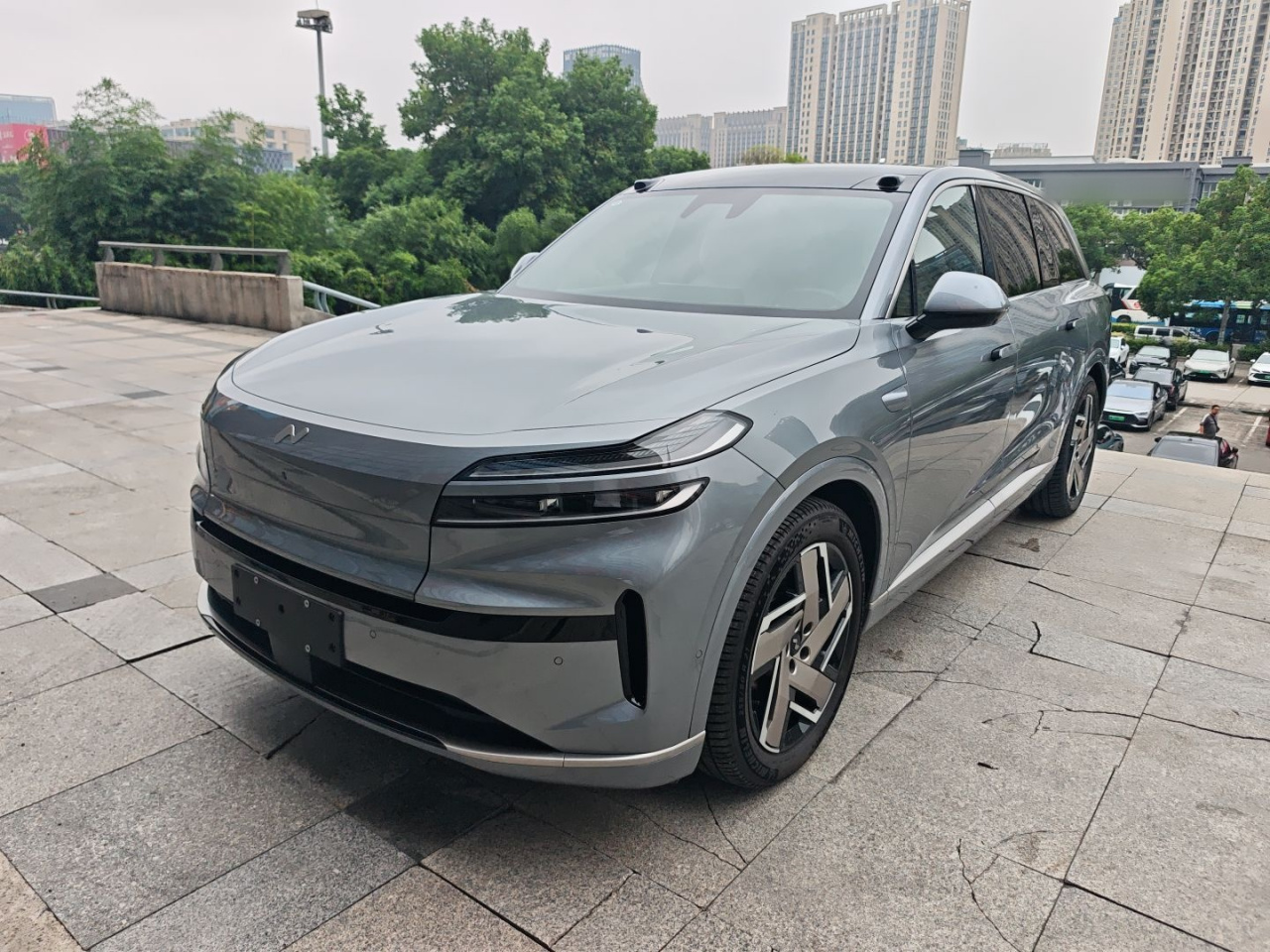 L90 2025 Ultra 6-Seater 60