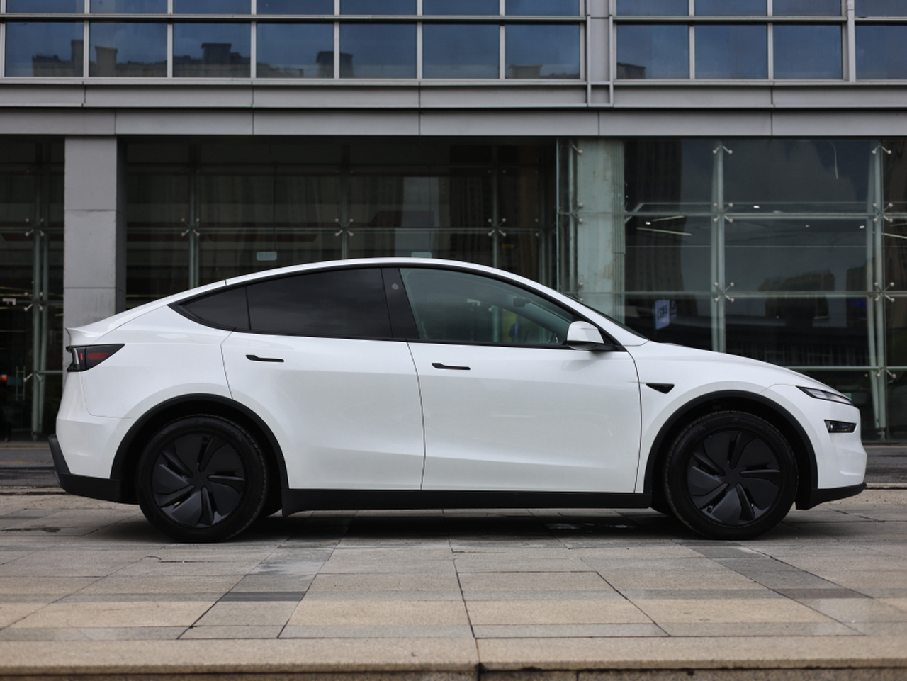 Model Y 2025 Facelift Long Range AWD photo 2
