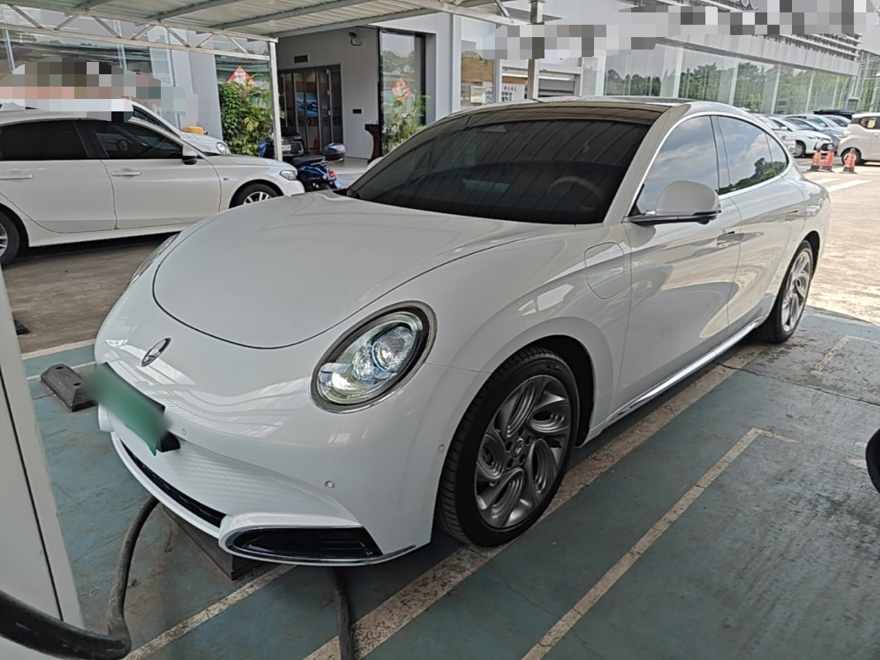 2022 555km Premium
