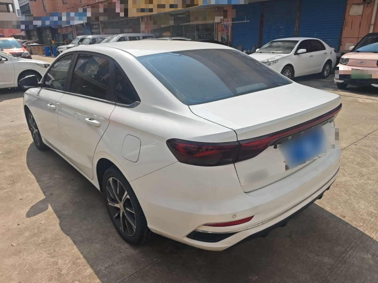 Emgrand 2022 4 1.5L CVT Premium photo 4