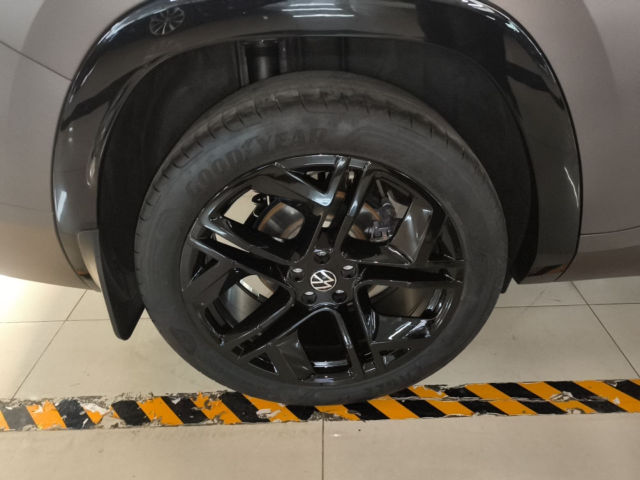 2025 Teramont Pro 450TSI AWD photo 4